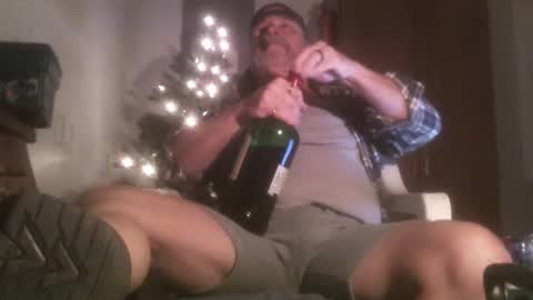 Snapshot of tennredneck chatting on 12-30-24, 04:53 Tennredneck online show from 12-30-24, 04:53