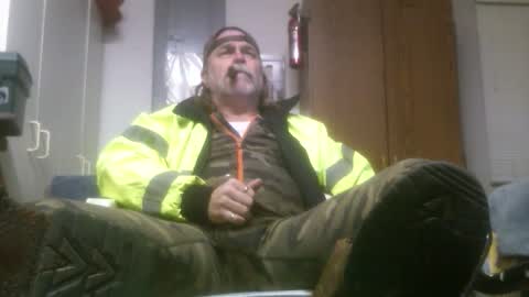 Snapshot of tennredneck chatting on 01-28-25, 05:11 Tennredneck online show from 01-28-25, 05:11