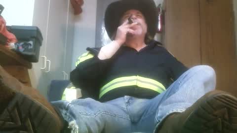 Snapshot of tennredneck chatting on 02-11-25, 05:05 Tennredneck online show from 02-11-25, 05:05