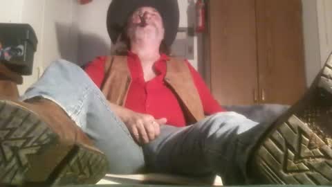 Snapshot of tennredneck chatting on 03-10-25, 03:56 Tennredneck online show from 03-10-25, 03:56