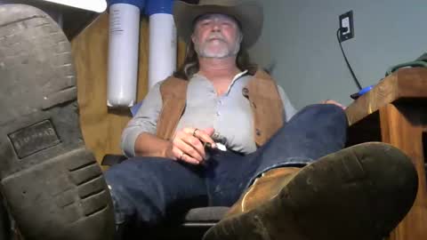 Tennredneck online show from 11-29-25, 03:53