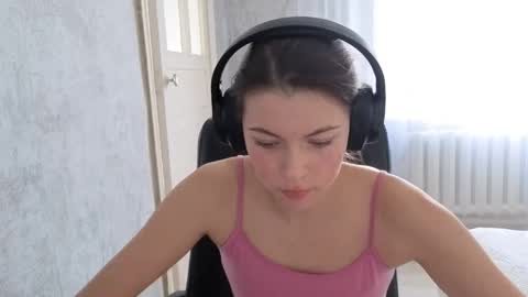 Anny Simpson online show from 10-13-25, 04:23