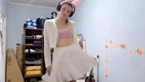 Anny Simpson online show from 10-13-25, 04:29