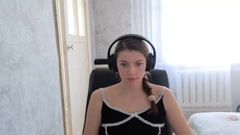 Anny Simpson online show from 10-17-25, 04:26