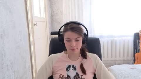 Anny Simpson online show from 11-04-25, 04:44