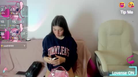 Snapshot of tesa_cute chatting on 11-11-25, 01:49 tesa online show from 11-11-25, 01:49