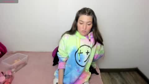 Snapshot of tesa_cute chatting on 11-28-25, 06:05 tesa online show from 11-28-25, 06:05