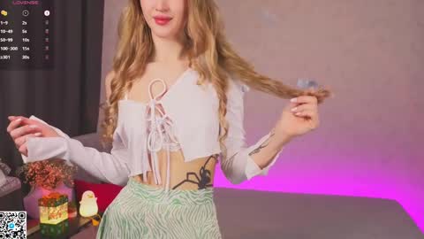 Snapshot of tesalune_ chatting on 02-28-25, 03:15 Tesa online show from 02-28-25, 03:15