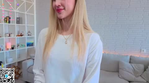 Snapshot of tesalune_ chatting on 10-04-25, 06:33 Tesa online show from 10-04-25, 06:33