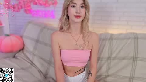 Snapshot of tesalune_ chatting on 10-25-25, 03:36 Tesa online show from 10-25-25, 03:36
