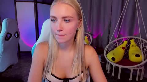 TessaHamilton online show from 10-30-25, 01:23