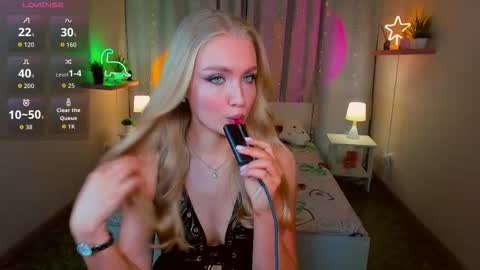 Snapshot of tessahamilton chatting on 02-13-26, 02:35 TessaHamilton online show from 02-13-26, 02:35