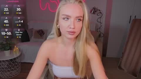 Snapshot of tessahamilton chatting on 02-24-26, 03:21 TessaHamilton online show from 02-24-26, 03:21