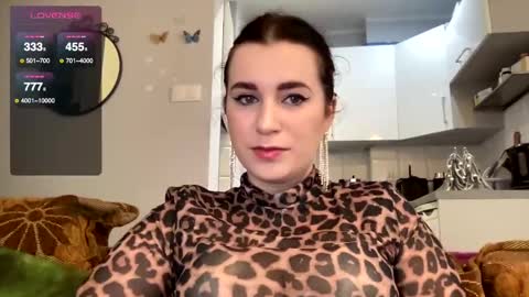 Snapshot of teylor_l chatting on 12-20-24, 01:11 Teylor online show from 12-20-24, 01:11