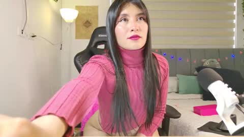 Snapshot of thaeltaylor chatting on 12-04-25, 06:16 Thael online show from 12-04-25, 06:16