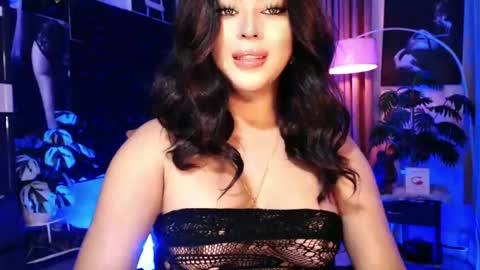 Snapshot of thalia_cambridge chatting on 11-18-25, 09:19 THALIA online show from 11-18-25, 09:19