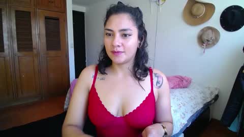 Snapshot of thaliacooper chatting on 01-22-25, 06:41 online show from 01-22-25, 06:41