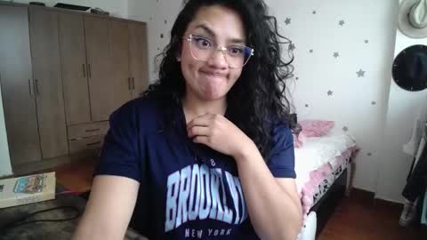 Snapshot of thaliacooper chatting on 11-24-25, 05:56 online show from 11-24-25, 05:56