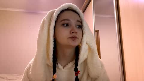 Snapshot of thaliakuchem chatting on 02-06-26, 06:22 Yumi online show from 02-06-26, 06:22