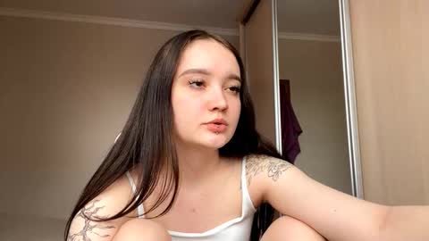 Snapshot of thaliakuchem chatting on 02-22-26, 09:08 Yumi online show from 02-22-26, 09:08