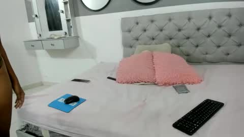 thaliana_evanss online show from 11-12-25, 03:01