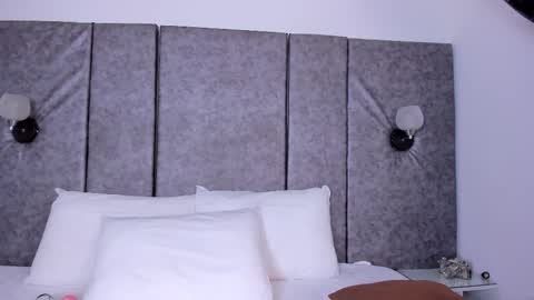 Snapshot of thara_webstter chatting on 02-14-26, 11:29 thara webstter online show from 02-14-26, 11:29