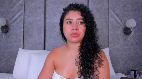 Snapshot of thara_webstter chatting on 04-08-26, 11:32 thara webstter online show from 04-08-26, 11:32