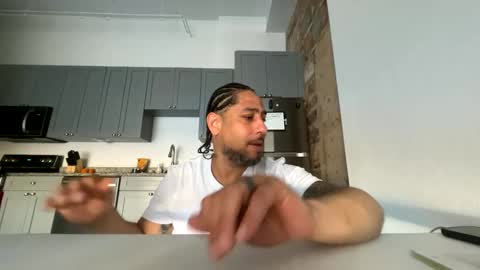 Snapshot of thatbasianguy chatting on 10-14-25, 02:07 LoveHateLust online show from 10-14-25, 02:07