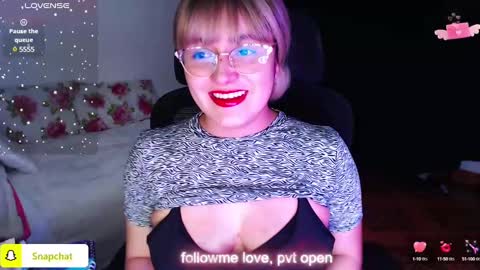 Snapshot of thatgirl2003 chatting on 03-11-25, 09:48 online show from 03-11-25, 09:48