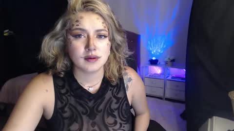 Snapshot of thatgirl2003 chatting on 10-04-25, 04:43 online show from 10-04-25, 04:43