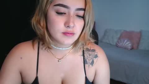 Snapshot of thatgirl2003 chatting on 10-30-25, 05:02 online show from 10-30-25, 05:02