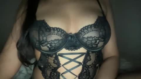 Snapshot of thatgirlmelanie chatting on 11-17-25, 02:17 Melanie online show from 11-17-25, 02:17