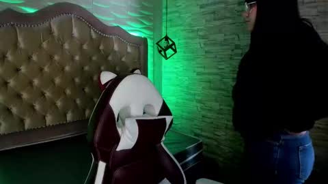Snapshot of the_cat_girl_ chatting on 02-14-25, 04:41 i am Cat online show from 02-14-25, 04:41
