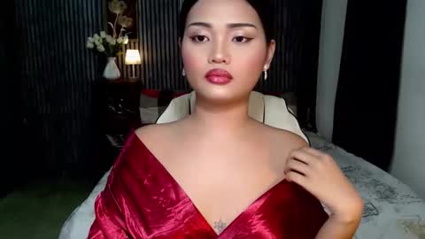 Snapshot of the_hottestlisa chatting on 04-05-26, 02:14 IG Lisa Avery Monroe online show from 04-05-26, 02:14