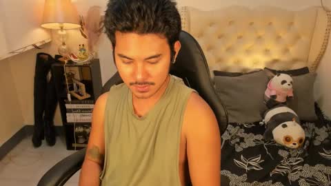 Snapshot of the_killian_jones chatting on 11-27-25, 01:02 ken online show from 11-27-25, 01:02