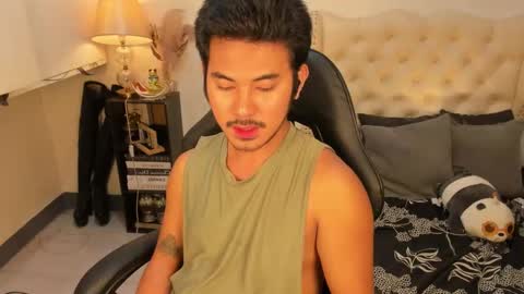 Snapshot of the_killian_jones chatting on 11-28-25, 10:18 ken online show from 11-28-25, 10:18