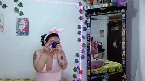 Snapshot of the_lesbian_game chatting on 10-28-25, 02:48 the_lesbian_game online show from 10-28-25, 02:48