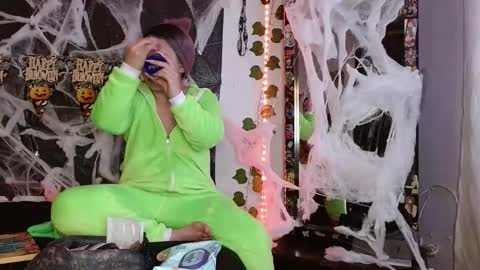 Snapshot of the_lesbian_game chatting on 11-01-25, 03:19 the_lesbian_game online show from 11-01-25, 03:19