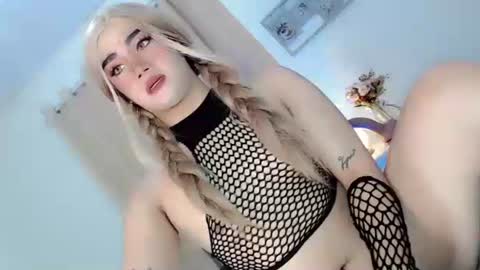 Snapshot of the_naughty_kyra chatting on 09-17-25, 11:34 the_naughty_kyra online show from 09-17-25, 11:34