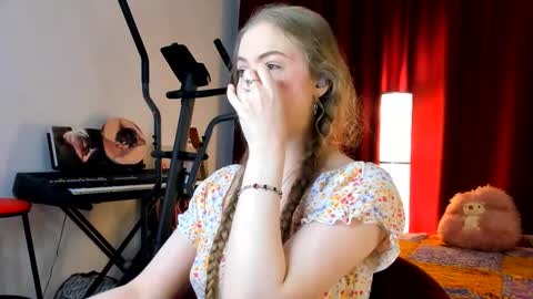 Ally    STREAMING ON TWITCH NOW Check my Twitter for updates online show from 10-22-25, 01:44