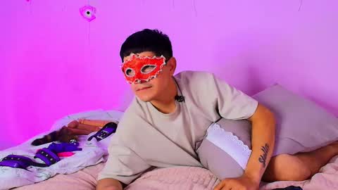 Snapshot of the_toxic_duo chatting on 12-17-25, 11:44 The toxic duo online show from 12-17-25, 11:44