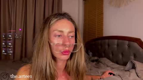 Snapshot of thearte1 chatting on 11-08-25, 03:23 J online show from 11-08-25, 03:23