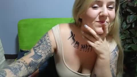 Snapshot of theauroramae chatting on 01-15-25, 03:54 theauroramae - online show from 01-15-25, 03:54