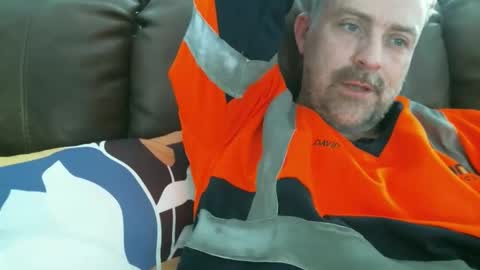 Snapshot of thedalenator chatting on 10-30-25, 10:10 thedalenator online show from 10-30-25, 10:10