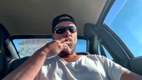 Snapshot of thedonald911 chatting on 10-05-25, 06:28 Carter Bates online show from 10-05-25, 06:28