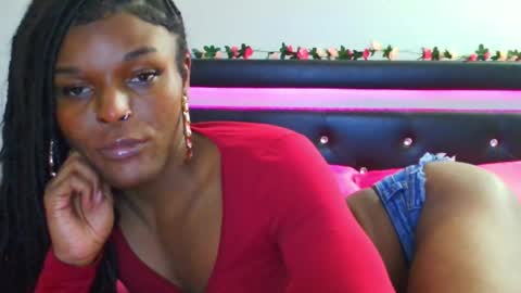 Snapshot of theebody chatting on 10-18-25, 05:32 theebody online show from 10-18-25, 05:32