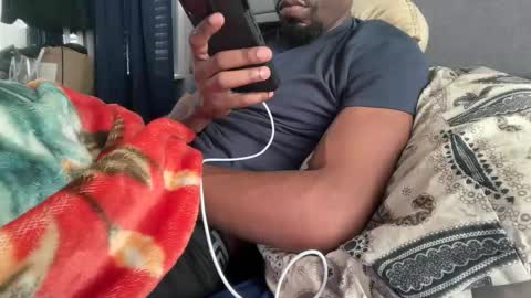 Snapshot of theeshooterr chatting on 11-18-25, 01:04 theeshooterr online show from 11-18-25, 01:04