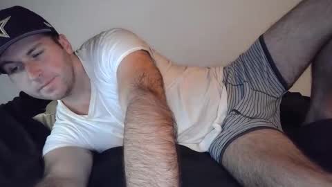 Snapshot of theetwohander chatting on 10-21-25, 02:01 Theetwohander online show from 10-21-25, 02:01