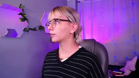 Snapshot of thegodmother_gh chatting on 10-29-25, 03:42 Peyton online show from 10-29-25, 03:42