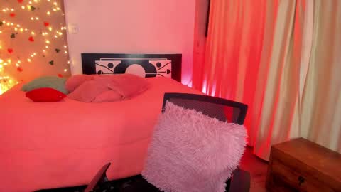 Snapshot of thegoldenbitch chatting on 03-07-25, 03:08 Goldie online show from 03-07-25, 03:08